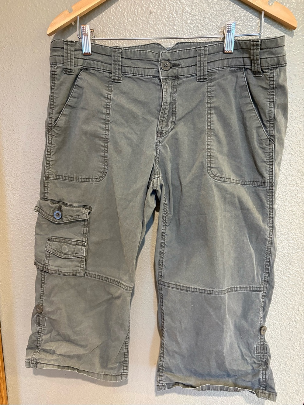 Women’s Calvin Klein Jeans Olive Cargo Capri Pants Size 12